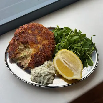 Salmon fish cakes with a creamy béchamel filling