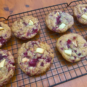White chocolate and raspberry cookies